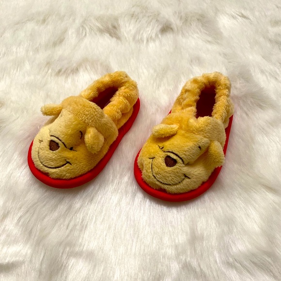 Winnie the pooh slippers - Picture 1 of 2